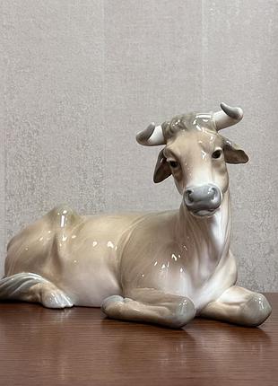 Фарфоровая статуэтка lladro «бык». 2