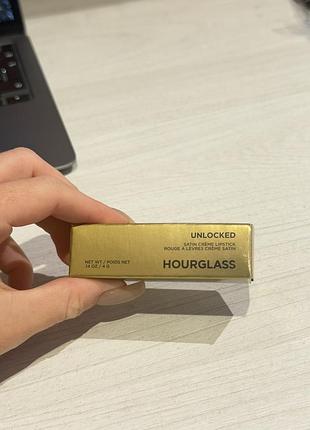 Помада для губ hourglass unlocked у відтінку sahara