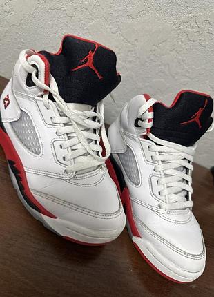 Кросівки  jordan air jordan 5 retro білі з червоним