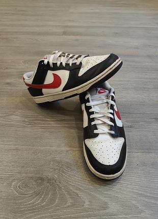 Кросівки чоловічі nike dunk чорно-білі з червоним логотипом 42,5