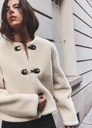 Zara шикарна куртка дубльонка з екохутра з металевими застібками тоггл