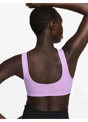 Спортивний топ nike atlete