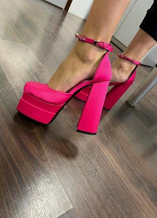 Туфлі рожеві versace