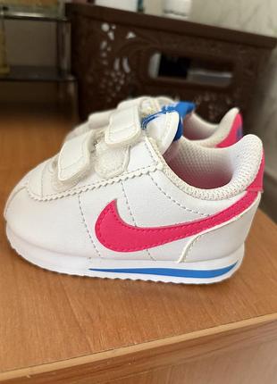 Кросівки для дівчинки nike