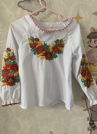 Вишиванка для дівчинки біла з квітковою вишивкою