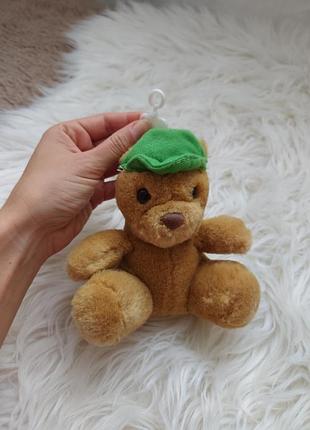 Маленький винтажный плюшевый мишка