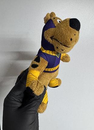 М'яку плюшеву іграшку скубі-ду із серії scoob! supersoft collectables від виробника charac...