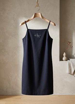 Коротка сукня жіноча calvin klein jeans чорна