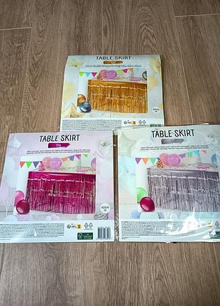 Праздничные штори - юбки для стола (table skirts) из фольгированной бахромы, предназначенные для декору