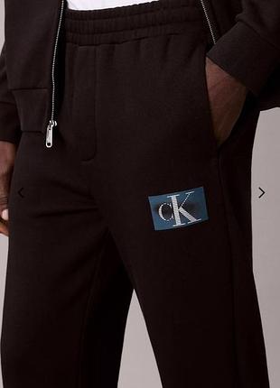 Брюки джоггеры флисовые calvin klein черные