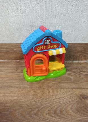 Ігровий набір будинок elc happyland toy shop (магазин подарунків із серії happyland від early learning centre)