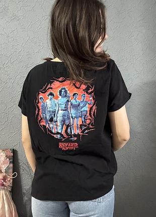 Футболка футба майка топ по серіалу мерч дуже дивні дива stranger things тренд база y2k