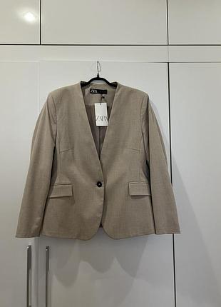 Zara жакет без лацкані в бежевого кольору