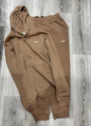 Спортивний костюм nike , у коричневому кольорі , в розмірі l-xl
