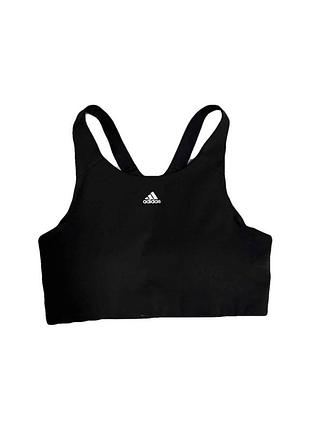 Топ чорний adidas для тренувань.