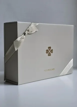 Подарочная коробка hourglass wish клевера 2026 лимитированный дизайн 24 x 17 x 7 см