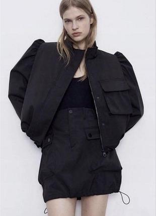 Жіноча куртка-бомбер zara чорна з об'ємними рукавами