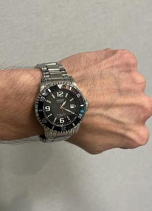 Наручний чоловічий годинник casio mtd-1053, сріблястий з чорним циферблатом