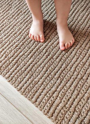 Килимок ручної роботи. плетений килимок. рогожа. килим з джуту. натуральний килим.