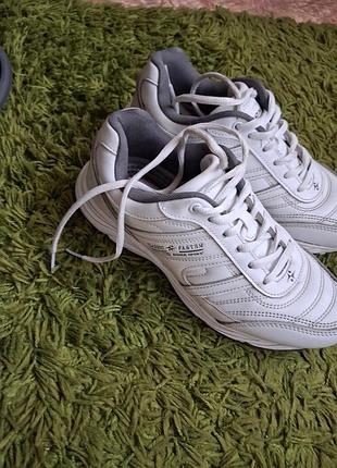 Кроссовки в хорошем состоянии, размер 38