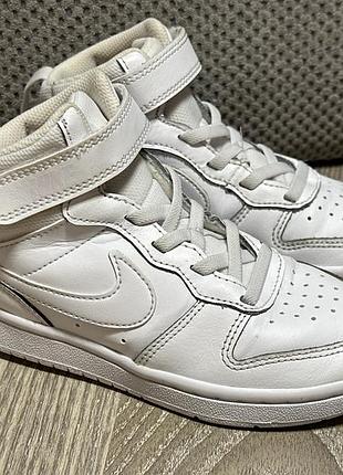 Оригінальні кросівки nike 29,5 розмір 19 см демісезонні кросівки nike білі хай топи