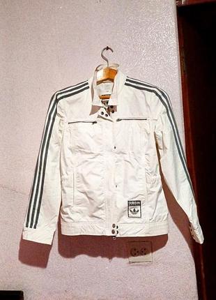 Белая куртка/ветровка от бренда adidas оригинал