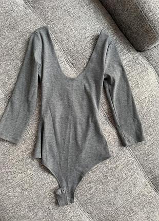 Сіре боді h&m у рубчик із глибоким вирізом, xs