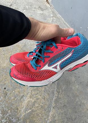 Кросівки mizuno 39(25)