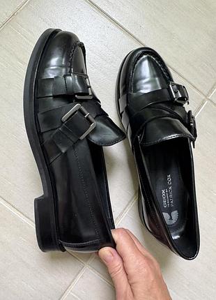 Продам шкіряні лофери geox 2