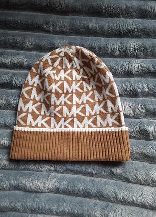Шапка жіноча michael kors біні з монограмою mk, коричнева з білим