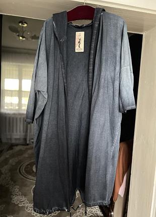 Стильний довгий кардиган-накидка з капюшоном italy moda, оверсайз / ефектний кардиган зі стразами череп