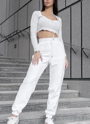 Білі спортивні штани жіночі джогери boohoo