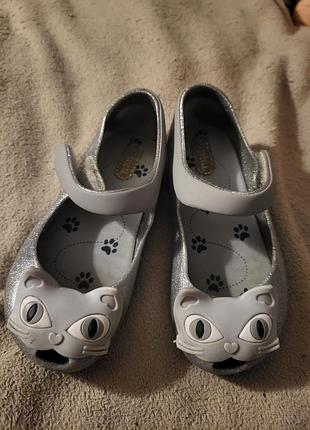 Туфлі дитячі mini melissa ultragirl ii cat сріблясті з блискітками, розмір 26