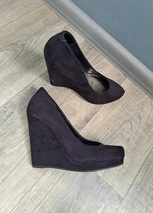 Туфли на танкетке guess 35- 36 23 см