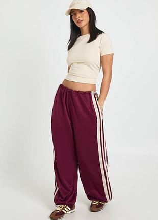 Спортивні штани бургунді палаццо boohoo