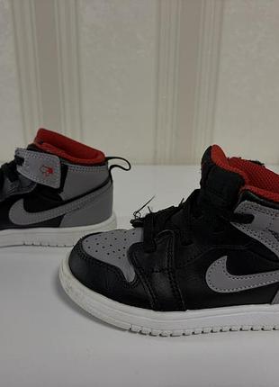 Кросівки дитячі air jordan чорно-сірі з червоним