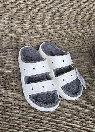 Шлепки з хутром unisex crocs classic cozzzy sandals