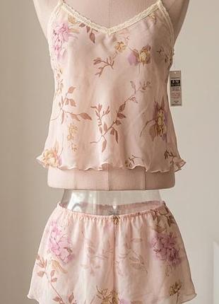 Dunnes stores, розмір 8-10 (eur 36-38).   колір та принтовання: ніжно-рожевий колір із романтичним квітковим принтом .комплект