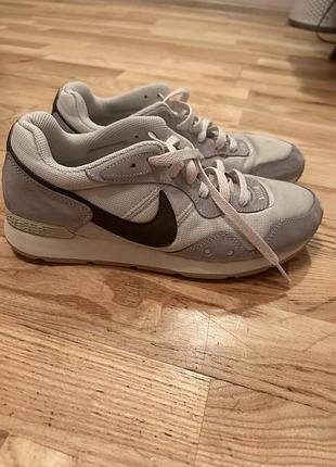 Кросівки жіночі nike