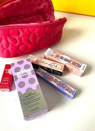 Набір декоративної косметики benefit glam-a-grams, з яскравою косметичкою.