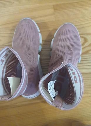 Кросівки 37 розмір 5