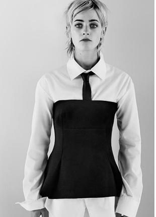 Zara эффектный оригинальный топ жилет с биркой, из плотной ткани, в составе шерсть, на талии склады, что создает акцент на бедрах