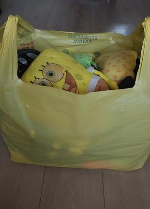 Продам за мінімальну ціну,або можливо комусь потрібно. 
речі жіночі(худі,штани),дитячі(хлопчик)10-12 років.(штани,шорти
іграшки,шолом,захиствелосипед.