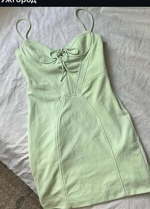 Сукня zara з красивим декольте
