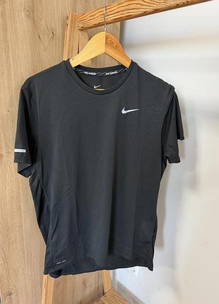 Чоловіча футболка nike dri fit m чорна спортивна футболка для спорту