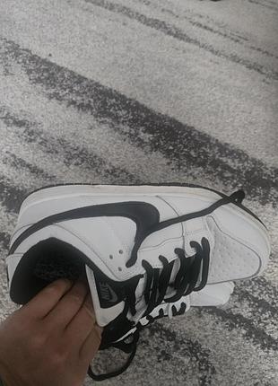 Кросівки nike білі з чорним 2