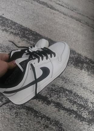 Кросівки nike білі з чорним