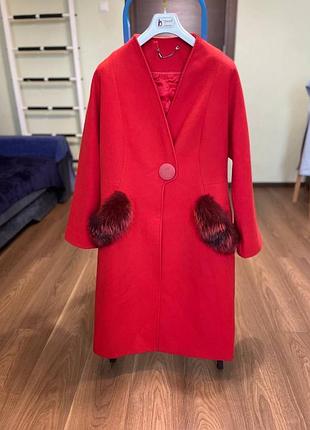 Пальто жіноче moda larissa червоне з хутряними кишенями eu 44 / l-xl