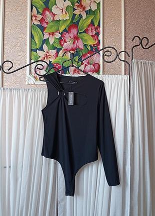 Красиве чорне боді prettylittlething.