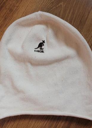 Унисекс в молочном оттенке шапка-бини kangol (бесшовная / плотная)